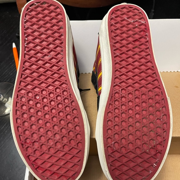 Harry Potter Gryffindor Vans 2020 - Picture 2 of 3